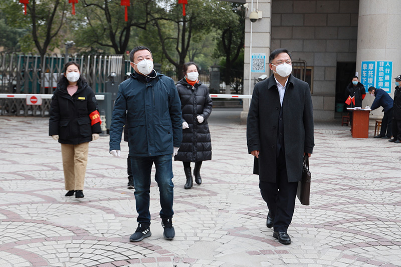 現(xiàn)代農業(yè)集團黨委委員、副總經理王偉宜到我司 檢查督導疫情防控工作