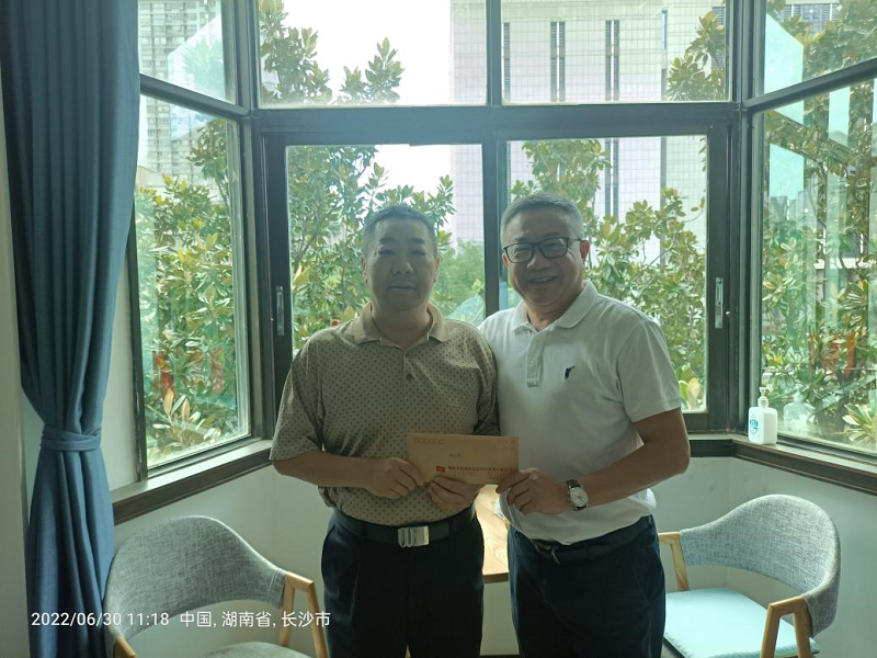 湖南糧油集團開展“七一”走訪慰問活動